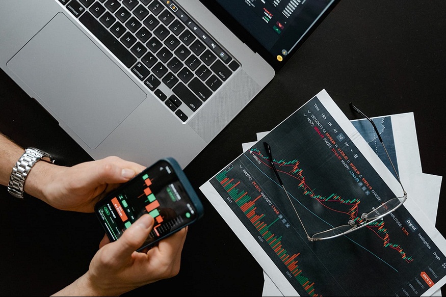 Optimising Share Market and Derivatives Trading with Online Platforms